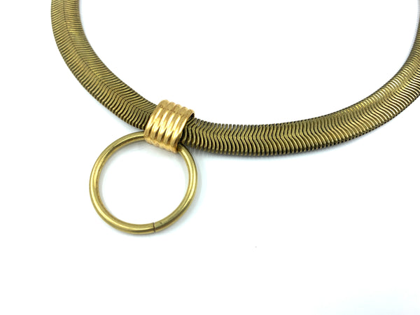 Close-up of o-ring of unisex thick chain choker necklace