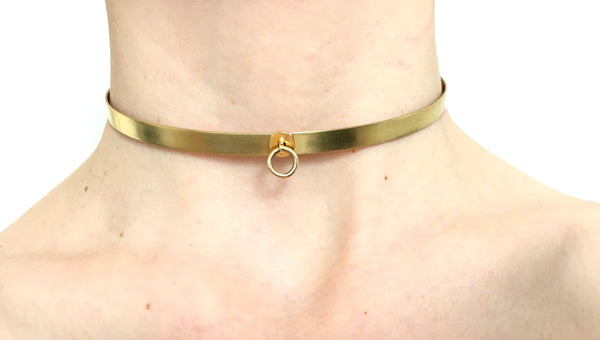 Delicate choker collar