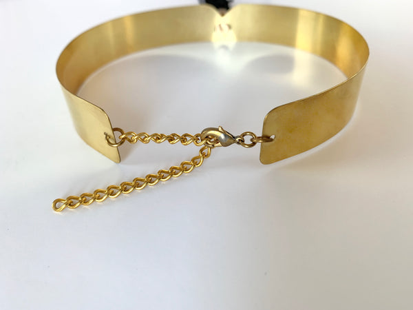 Lobster clasp and extender chain of thick metal collar choker