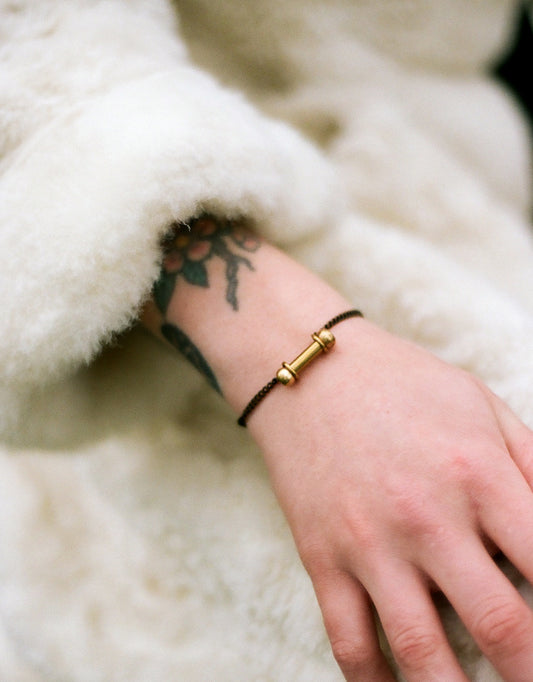 Adjustable barbell bracelet