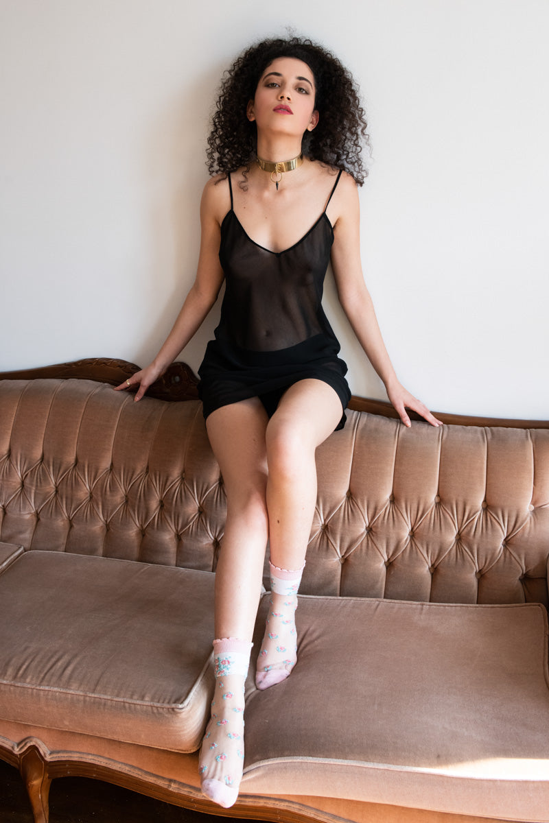 Model wearing gold choker collar
