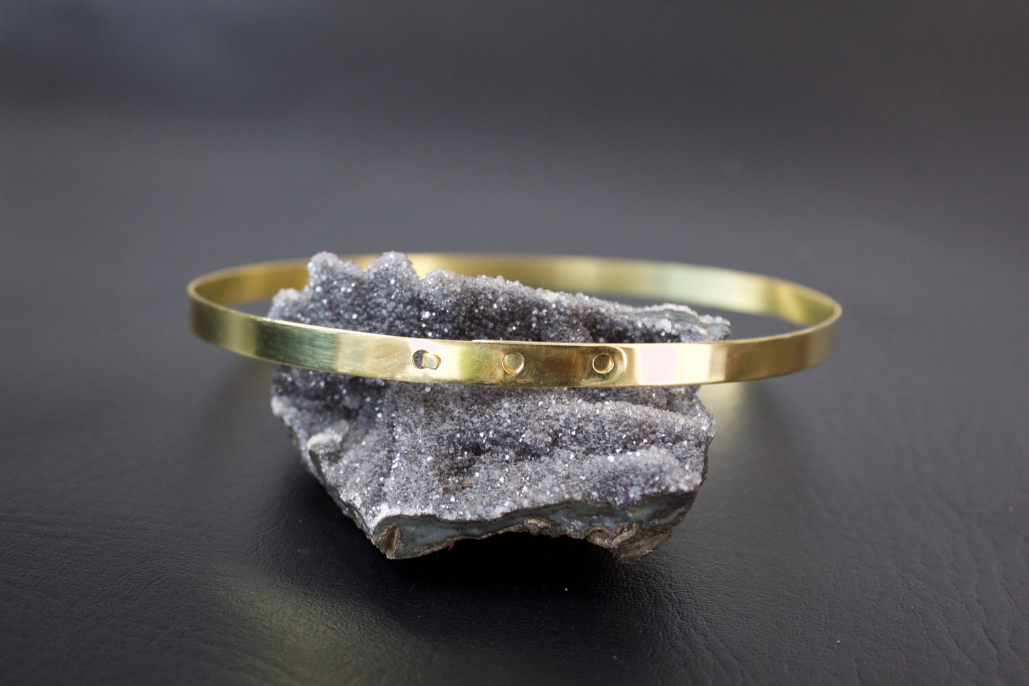 Back view of gold choker collar