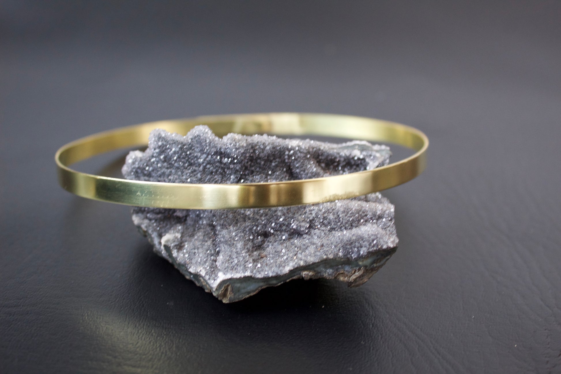 Front view of gold choker collar