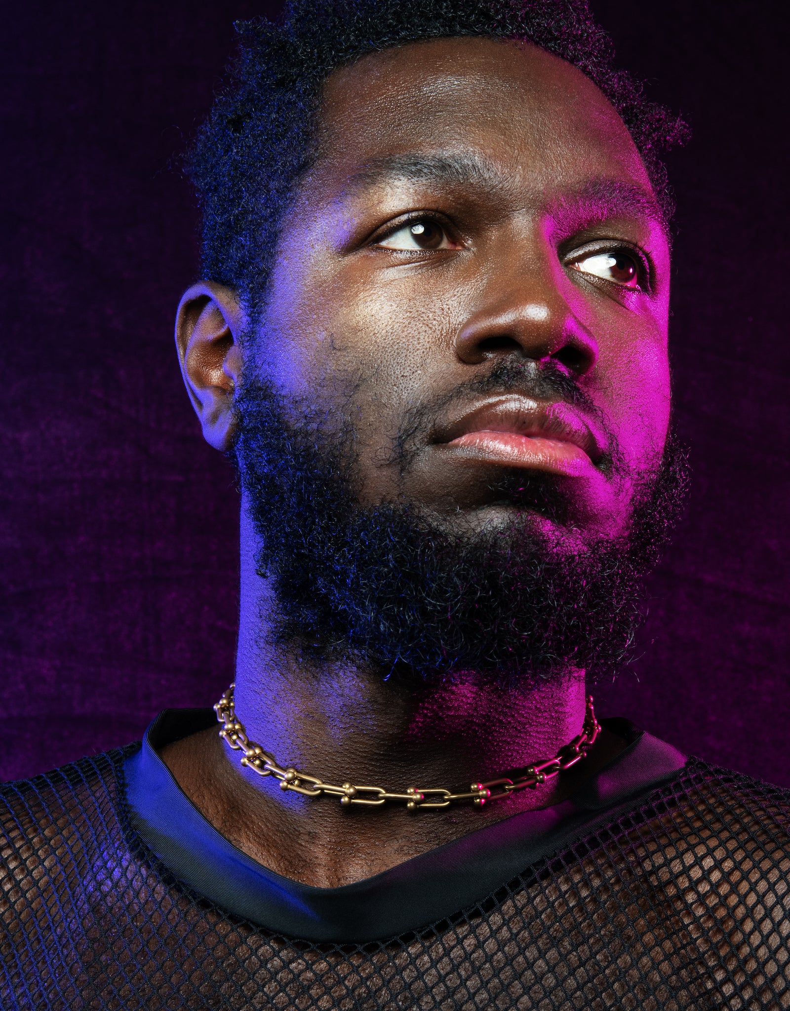 Model wearing hardware chain choker