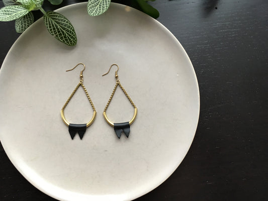 PLEASE ME Arch Earrings