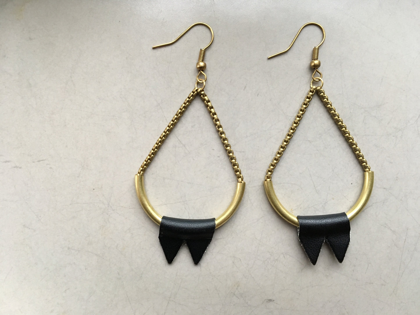 PLEASE ME Arch Earrings