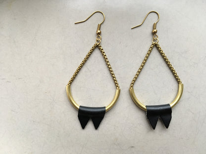 PLEASE ME Arch Earrings