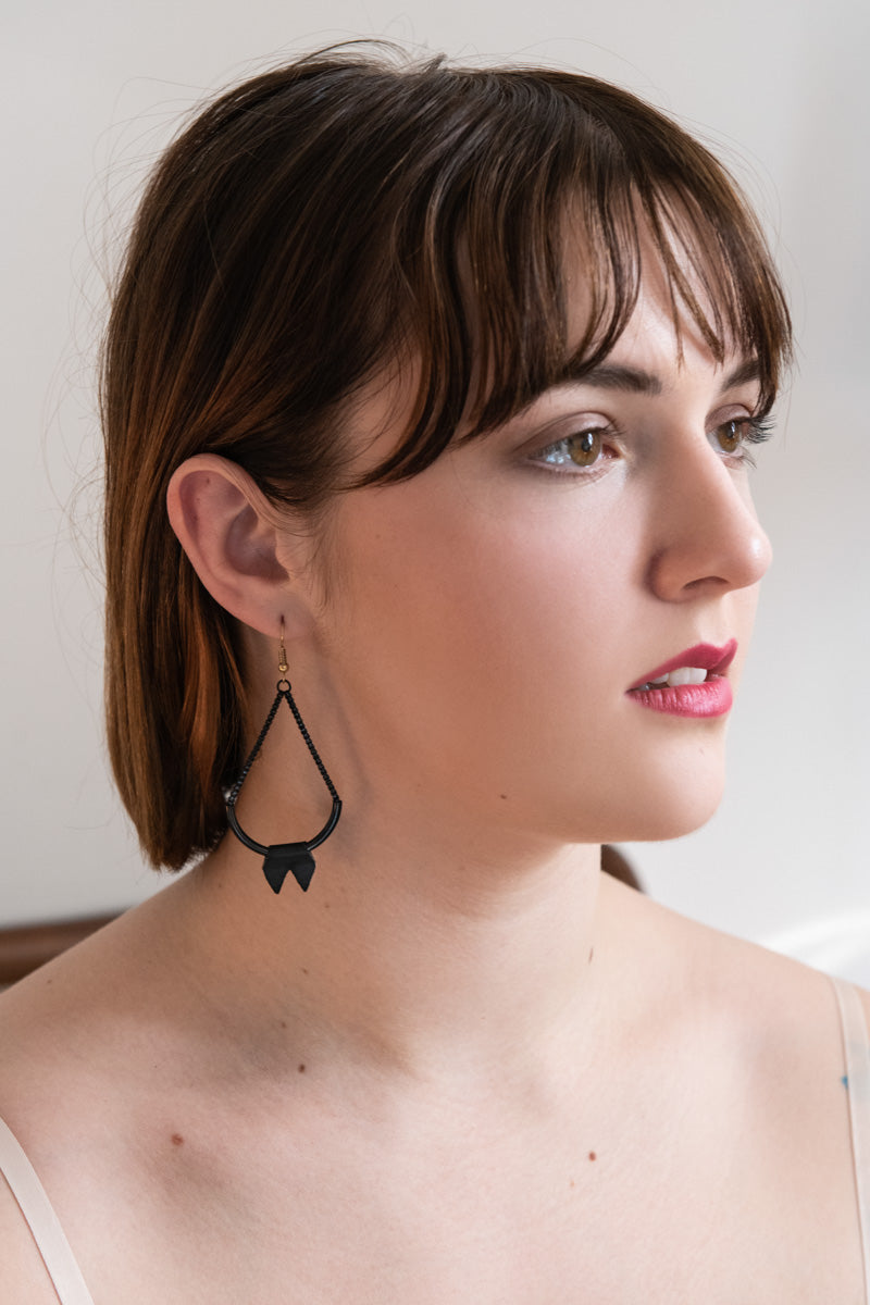 PLEASE ME Arch Earrings