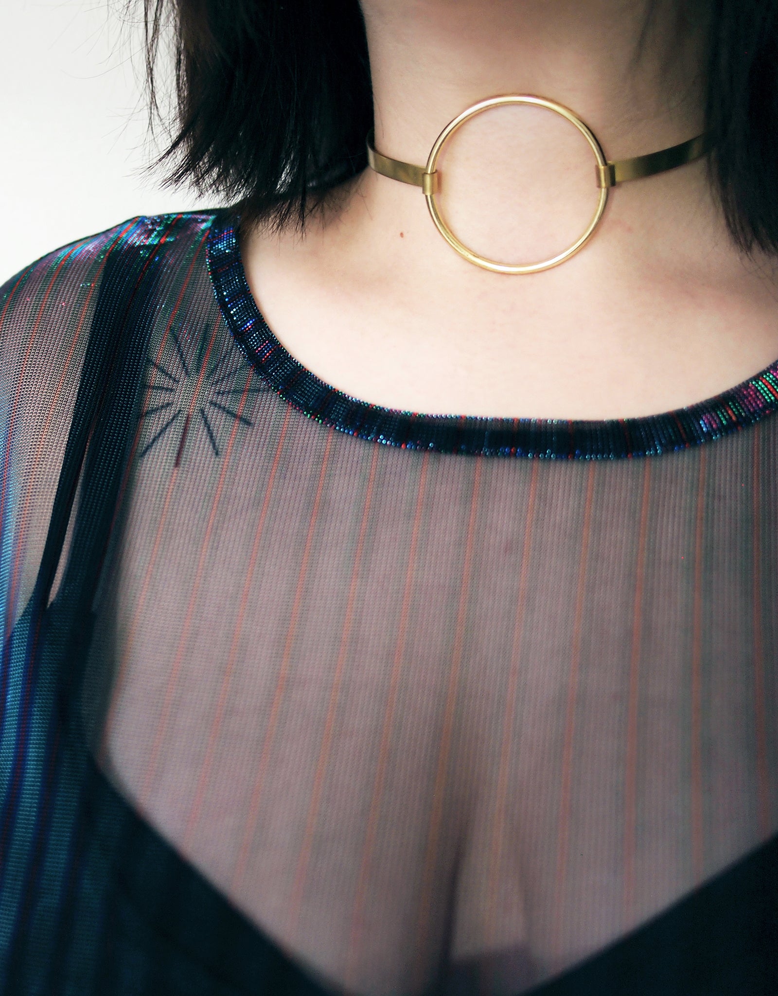 Gold o ring choker