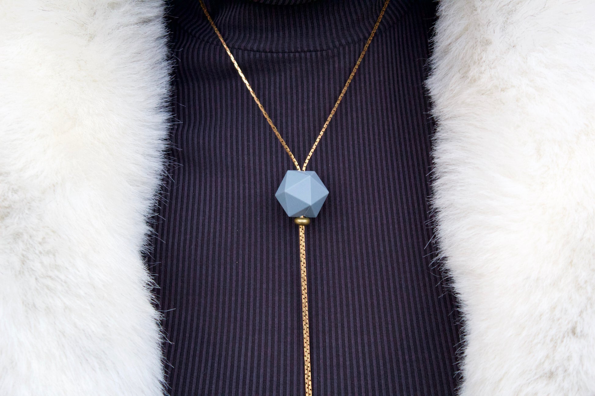 geometric-grey-bead-pendant