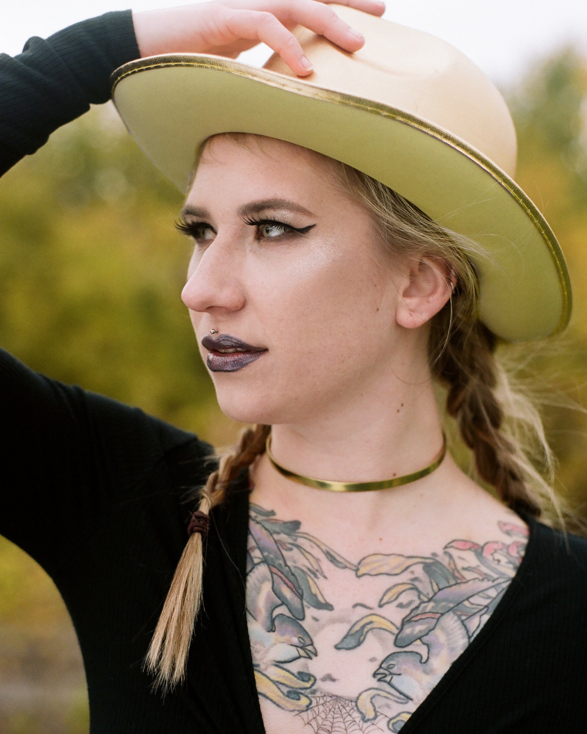 Day collar on a model wearing a cowboy hat